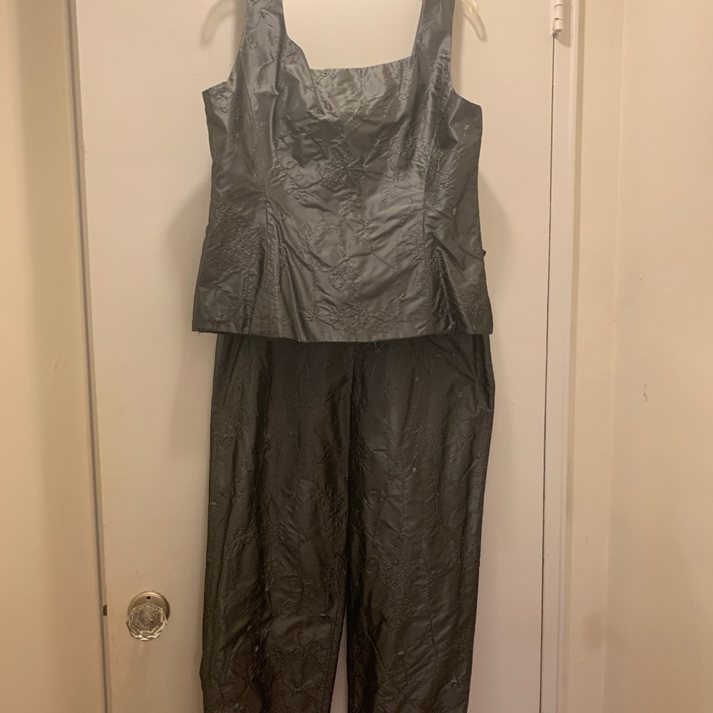 Two-piece pant suit
